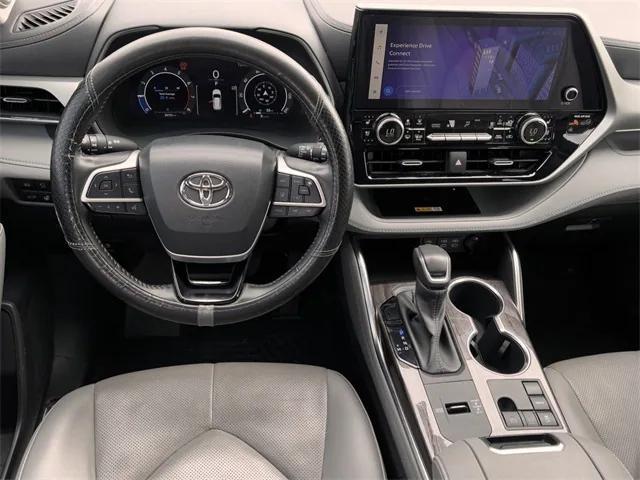 used 2023 Toyota Highlander car, priced at $41,897