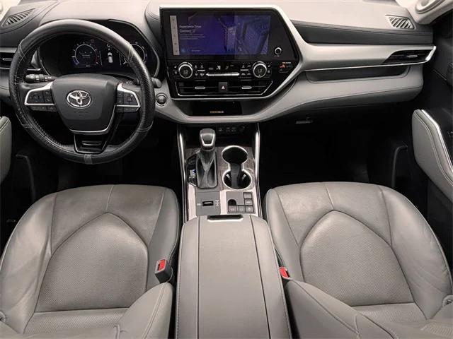 used 2023 Toyota Highlander car, priced at $41,897