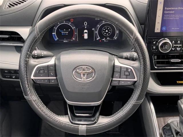 used 2023 Toyota Highlander car, priced at $41,897