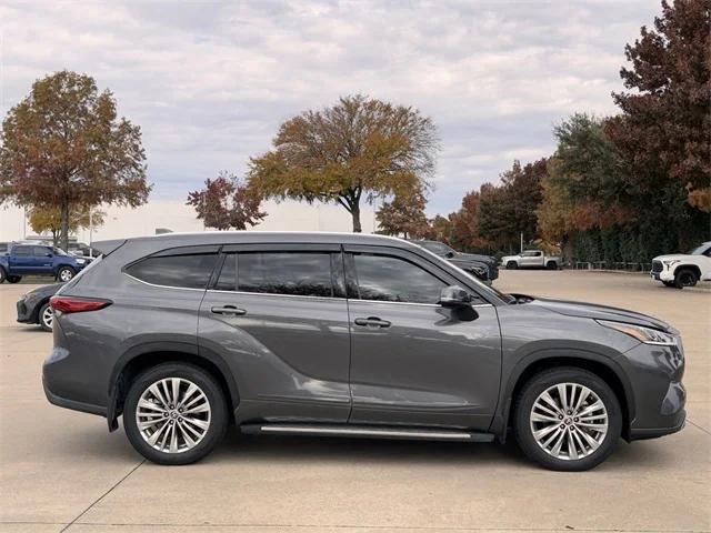 used 2023 Toyota Highlander car, priced at $41,897