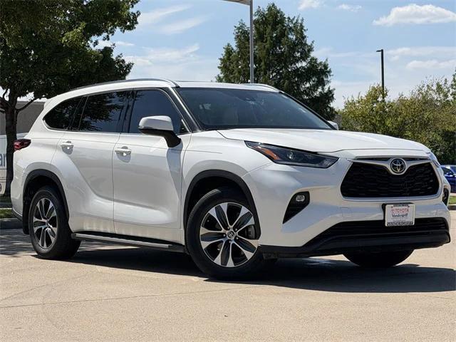 used 2021 Toyota Highlander car, priced at $33,574