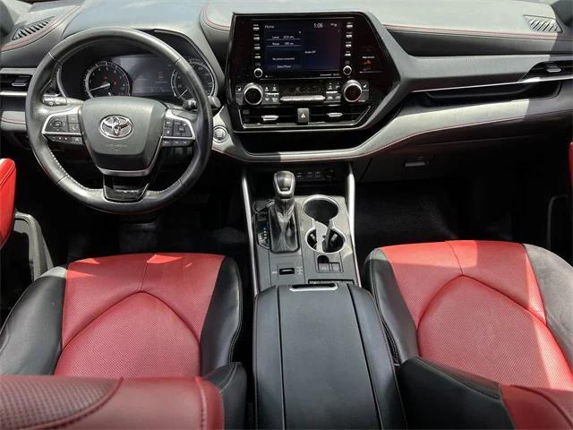 used 2022 Toyota Highlander car, priced at $37,894