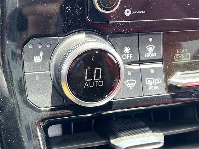 used 2022 Toyota Highlander car, priced at $37,894