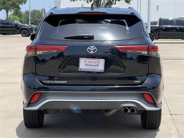 used 2022 Toyota Highlander car, priced at $37,894