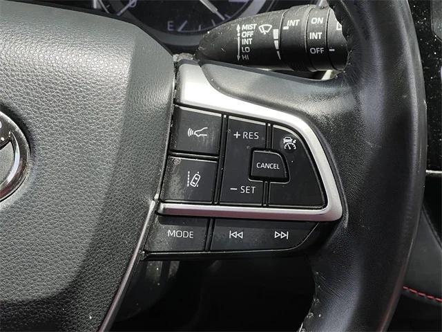 used 2022 Toyota Highlander car, priced at $37,894