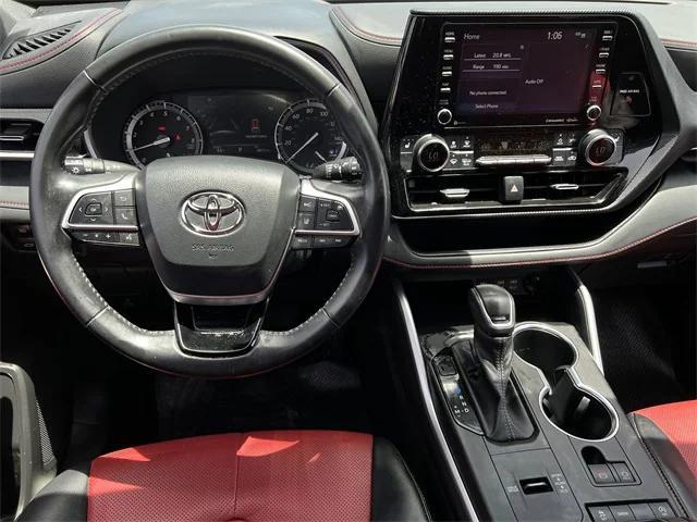 used 2022 Toyota Highlander car, priced at $37,894