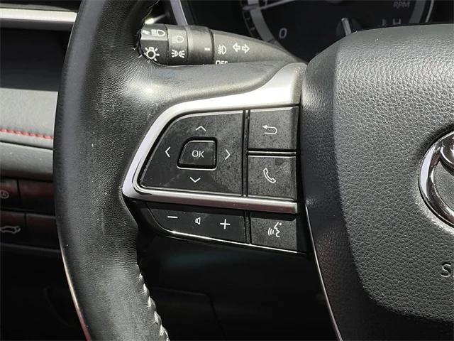 used 2022 Toyota Highlander car, priced at $37,894