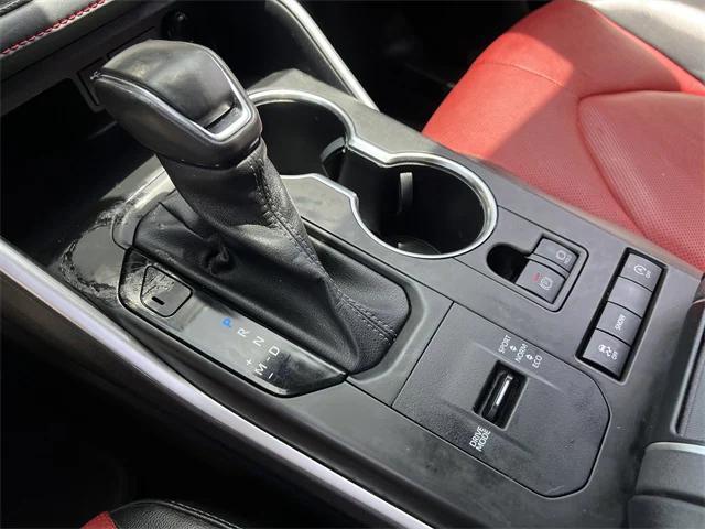 used 2022 Toyota Highlander car, priced at $37,894