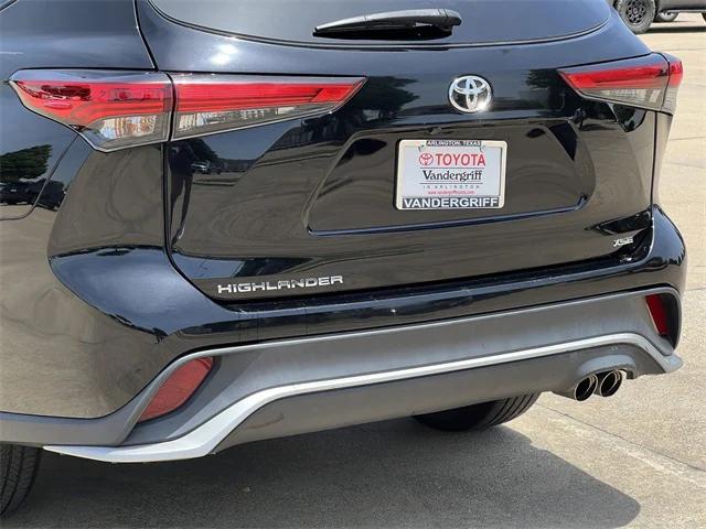 used 2022 Toyota Highlander car, priced at $37,894