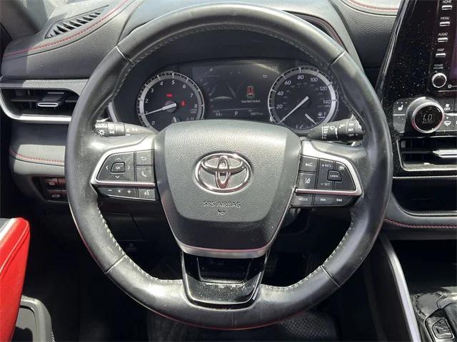 used 2022 Toyota Highlander car, priced at $37,894