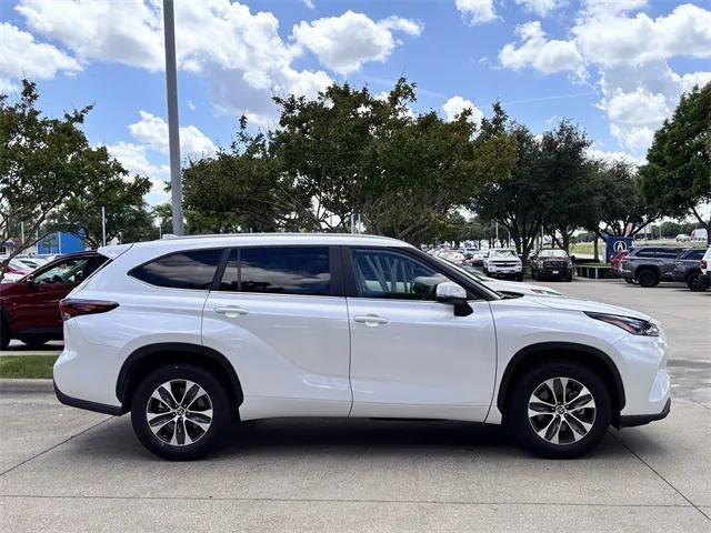 used 2024 Toyota Highlander car, priced at $41,322