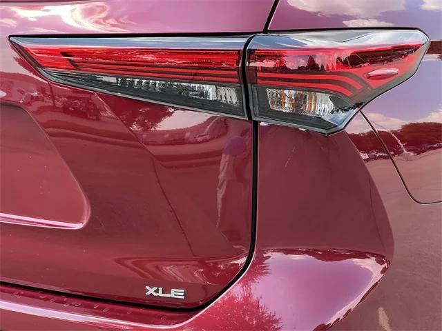 used 2021 Toyota Highlander car, priced at $28,975