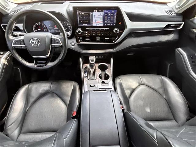 used 2022 Toyota Highlander car, priced at $34,555