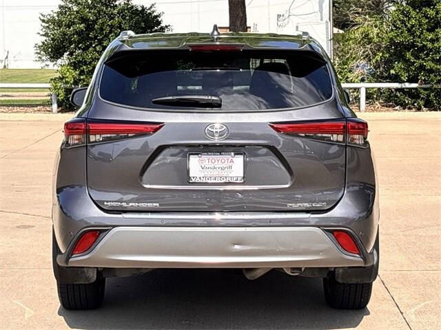 used 2022 Toyota Highlander car, priced at $34,555