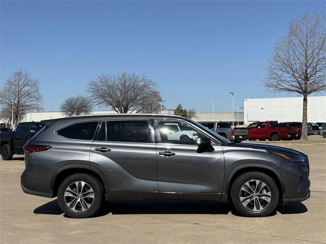 used 2021 Toyota Highlander car, priced at $32,775