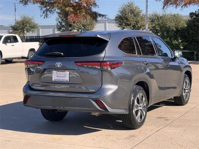 used 2021 Toyota Highlander car, priced at $31,554