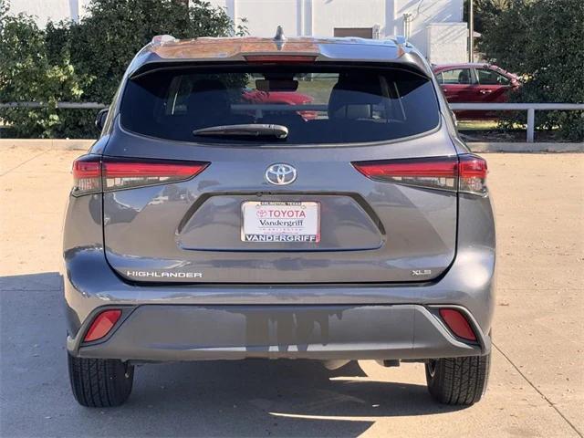 used 2021 Toyota Highlander car, priced at $31,554