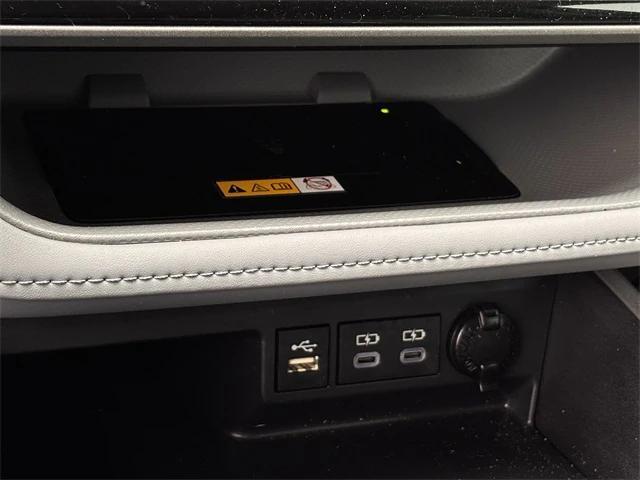 used 2024 Toyota Highlander car, priced at $42,554