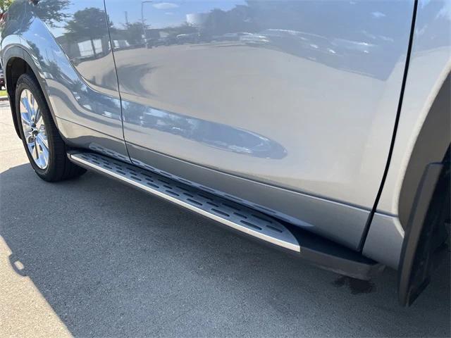 used 2023 Toyota Highlander car, priced at $33,984