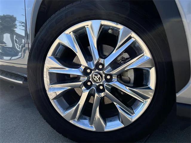 used 2023 Toyota Highlander car, priced at $33,984