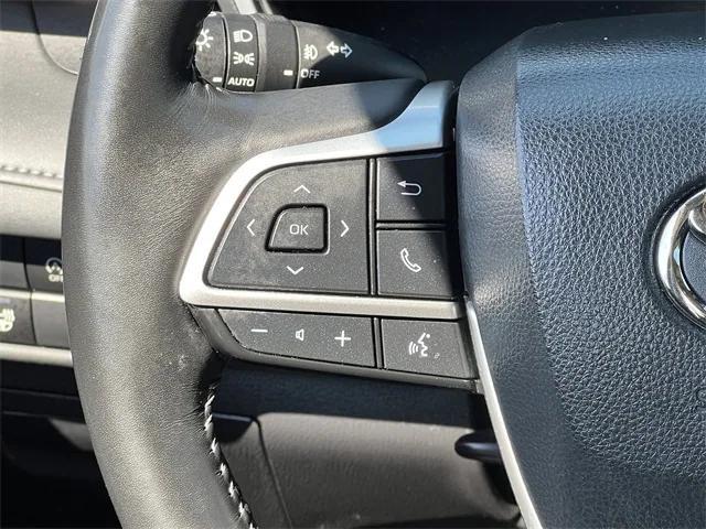 used 2023 Toyota Highlander car, priced at $33,984