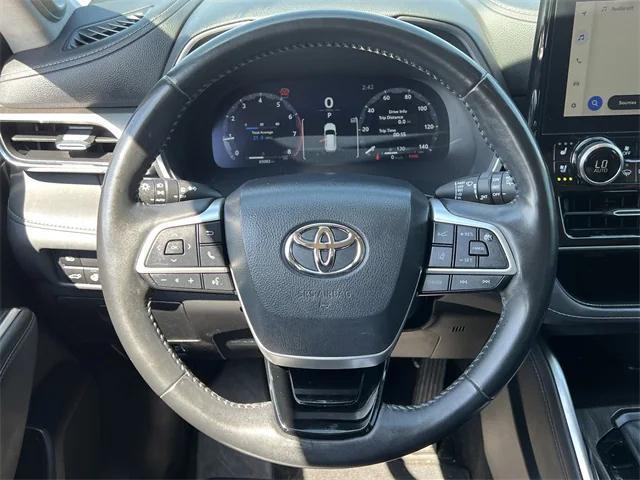 used 2023 Toyota Highlander car, priced at $33,984