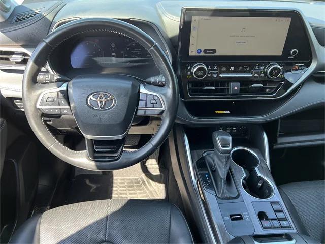 used 2023 Toyota Highlander car, priced at $33,984