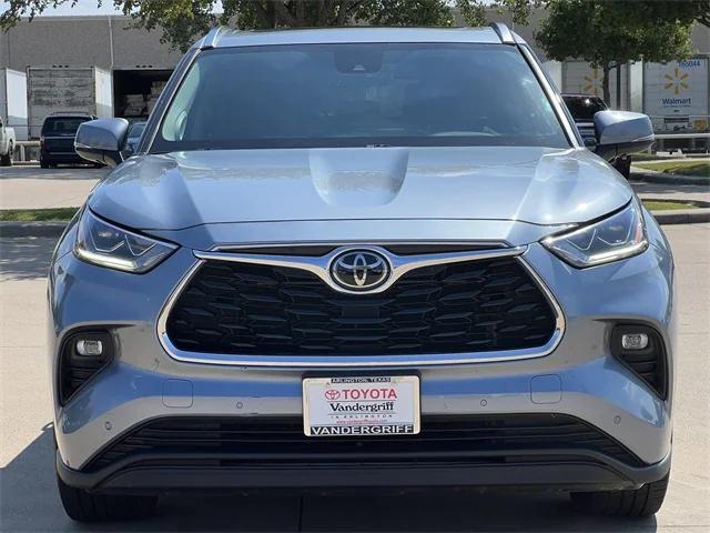 used 2023 Toyota Highlander car, priced at $33,984