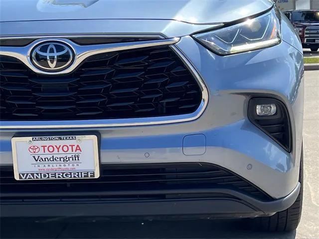used 2023 Toyota Highlander car, priced at $33,984