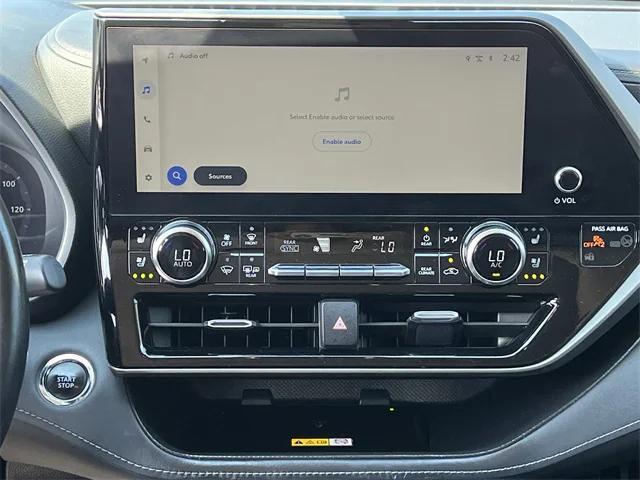 used 2023 Toyota Highlander car, priced at $33,984