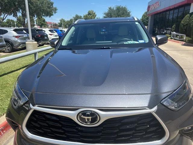 used 2023 Toyota Highlander car, priced at $37,884
