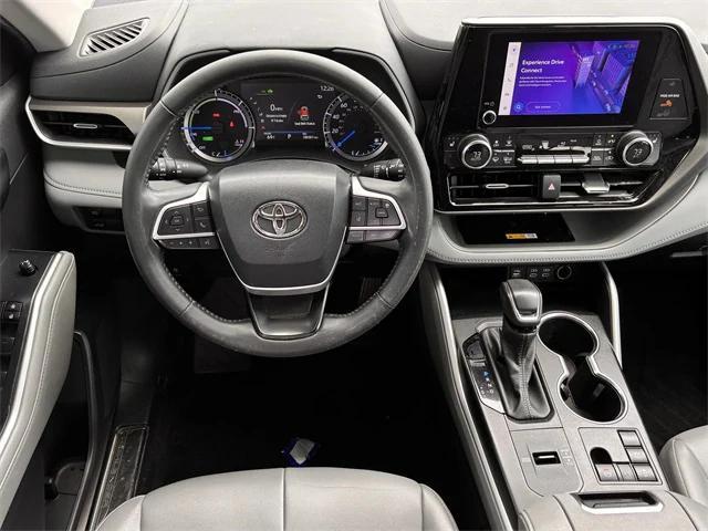 used 2023 Toyota Highlander Hybrid car