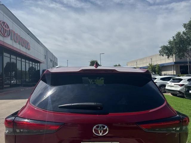 used 2023 Toyota Highlander car, priced at $37,554