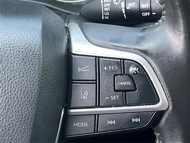 used 2024 Toyota Highlander car, priced at $29,984