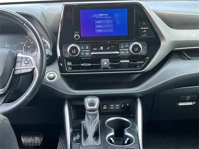 used 2024 Toyota Highlander car, priced at $29,984