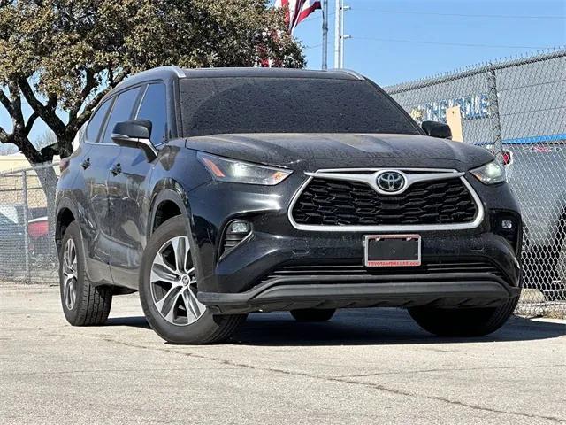 used 2023 Toyota Highlander car, priced at $38,314