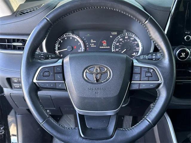 used 2023 Toyota Highlander car, priced at $38,314