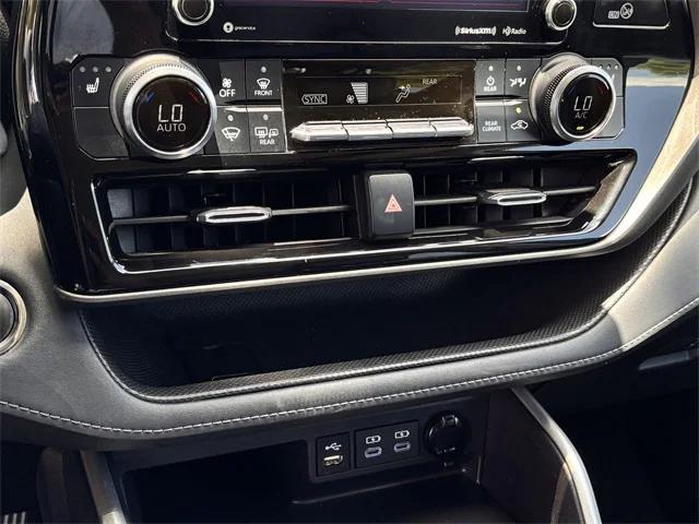 used 2022 Toyota Highlander car, priced at $35,334