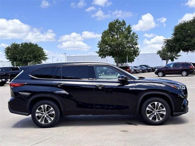 used 2022 Toyota Highlander car, priced at $35,334