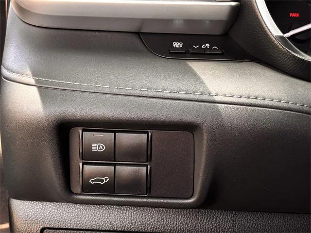used 2022 Toyota Highlander car, priced at $35,334