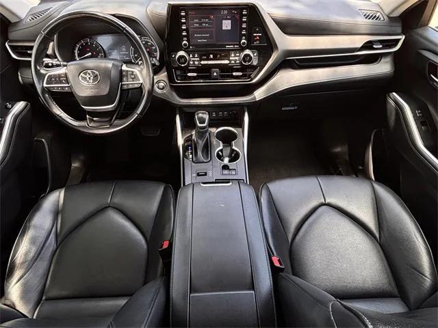 used 2022 Toyota Highlander car, priced at $35,334