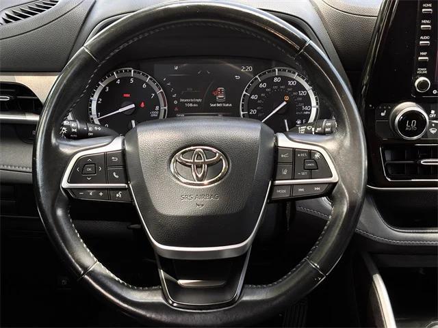 used 2022 Toyota Highlander car, priced at $35,334