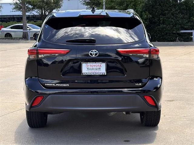 used 2022 Toyota Highlander car, priced at $35,334