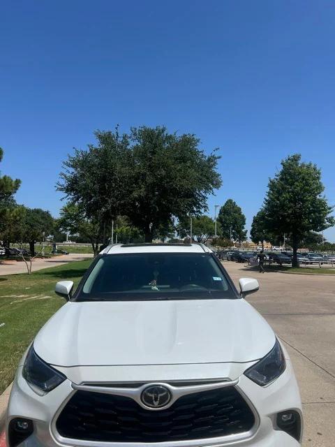 used 2023 Toyota Highlander car, priced at $38,974