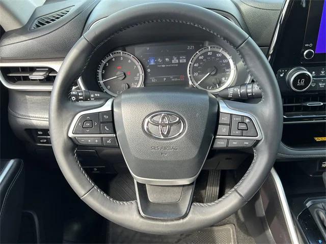 used 2024 Toyota Highlander car, priced at $38,994