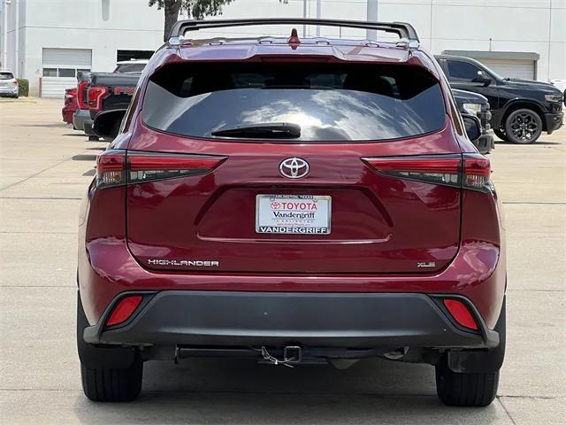 used 2022 Toyota Highlander car, priced at $35,884