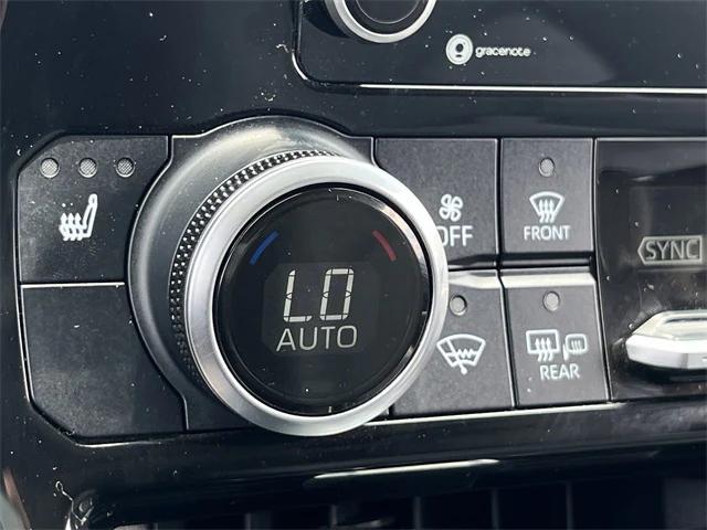 used 2022 Toyota Highlander car, priced at $35,884