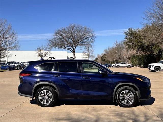 used 2021 Toyota Highlander car, priced at $31,544