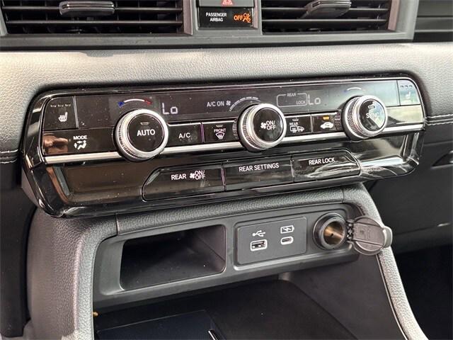 used 2025 Honda Pilot car, priced at $43,998