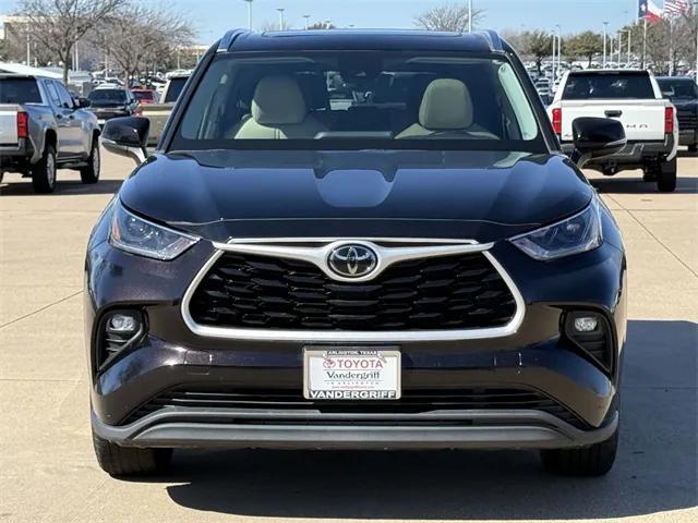 used 2021 Toyota Highlander car, priced at $32,402